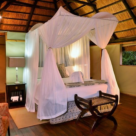 Ivory Lodge Dete Buitenkant foto