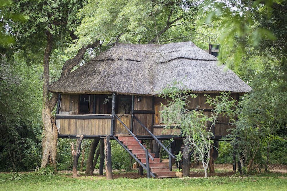 Ivory Lodge Dete Buitenkant foto