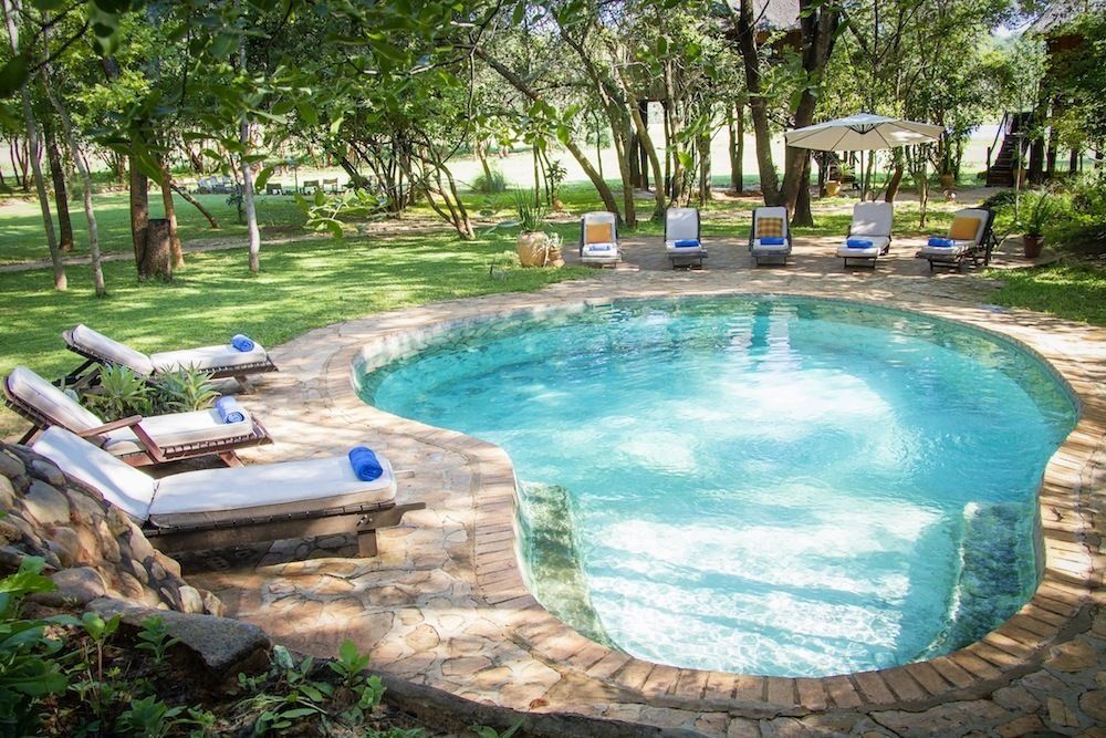 Ivory Lodge Dete Buitenkant foto