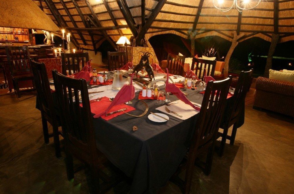 Ivory Lodge Dete Buitenkant foto