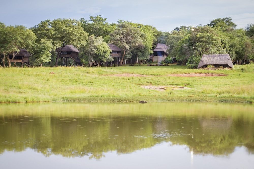 Ivory Lodge Dete Buitenkant foto