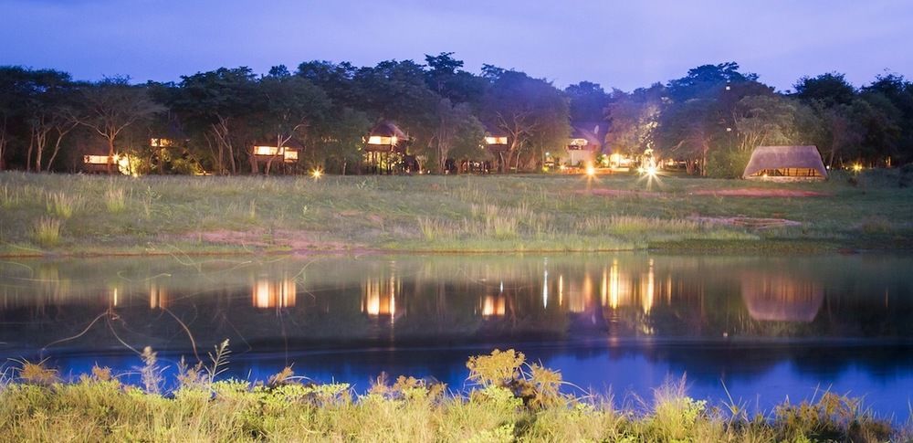 Ivory Lodge Dete Buitenkant foto
