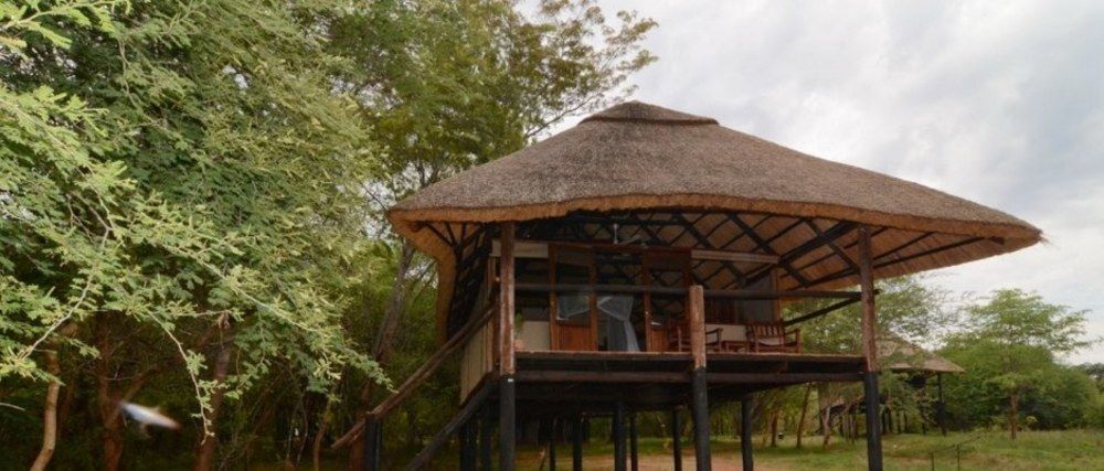 Ivory Lodge Dete Buitenkant foto