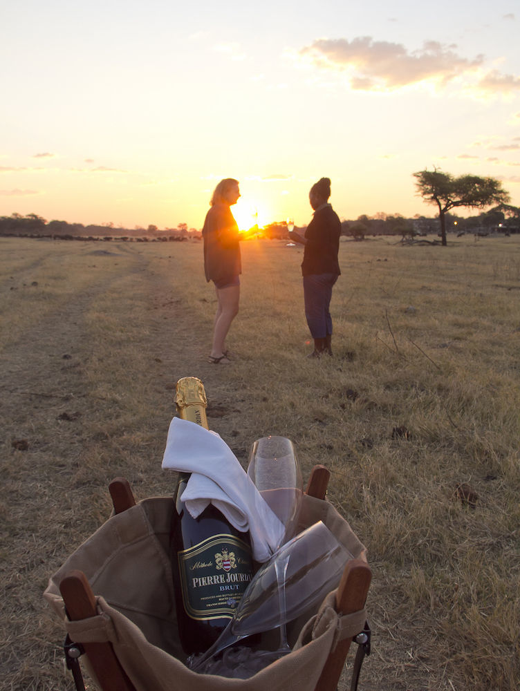 Ivory Lodge Dete Buitenkant foto