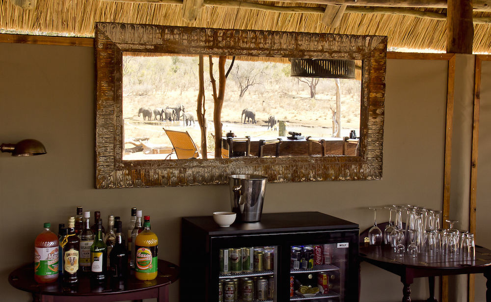 Ivory Lodge Dete Buitenkant foto