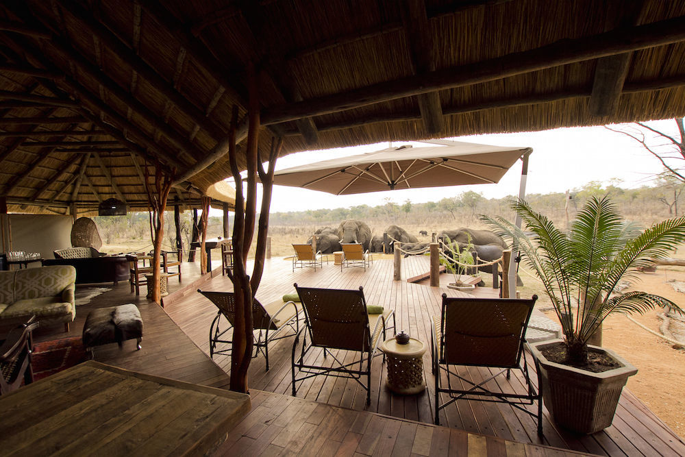 Ivory Lodge Dete Buitenkant foto