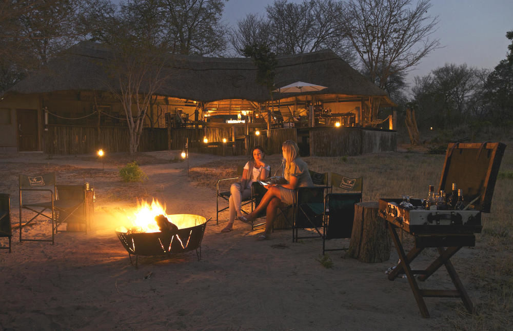 Ivory Lodge Dete Buitenkant foto