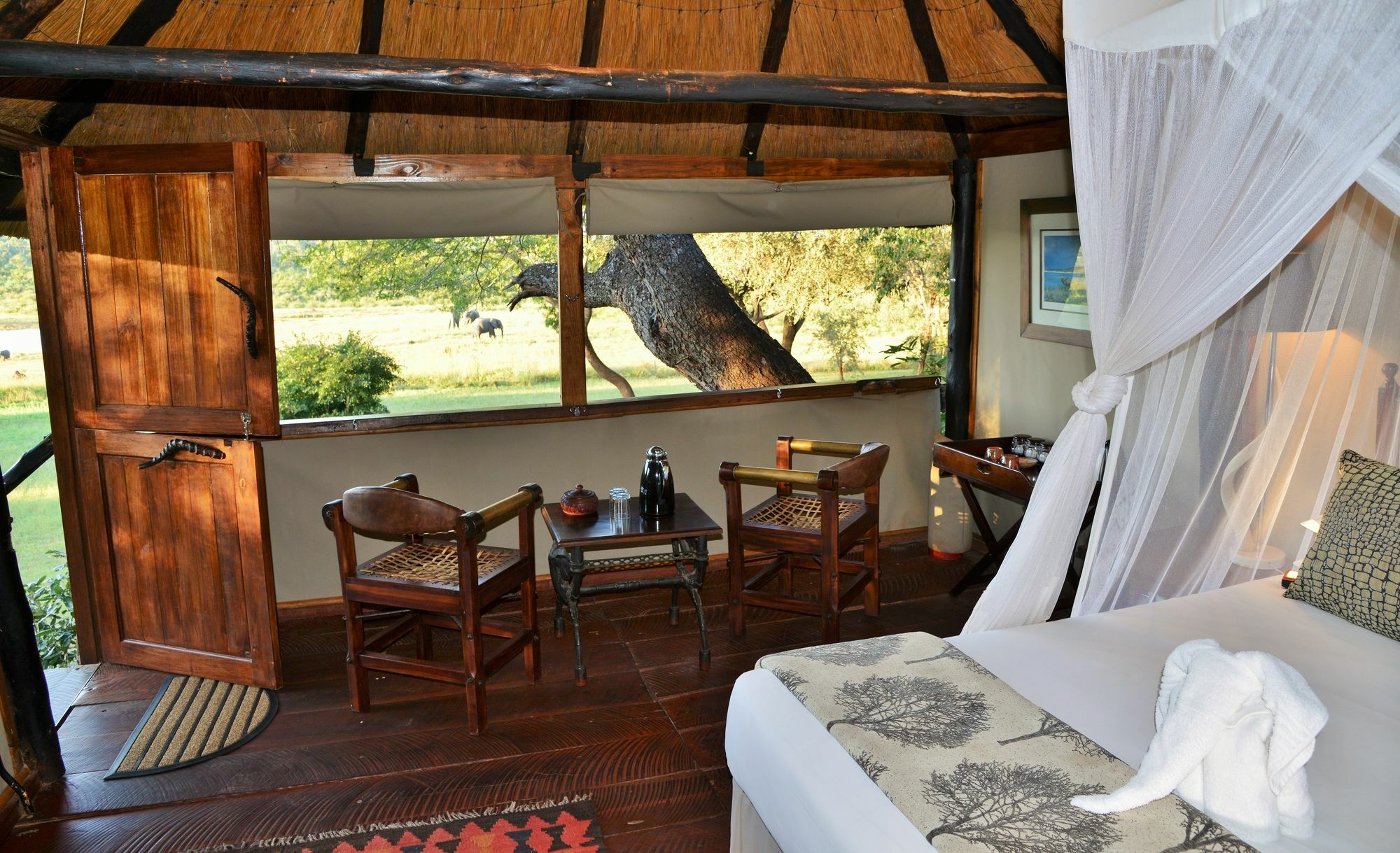 Ivory Lodge Dete Buitenkant foto